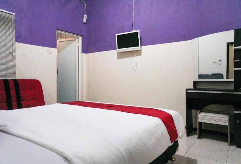 Pensiune Reddoorz Near Alun Alun Batu