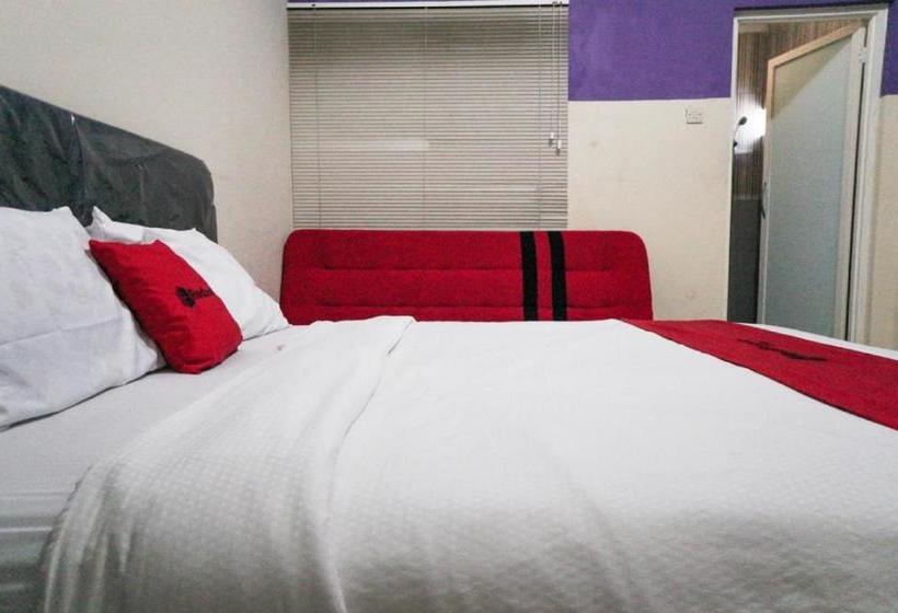 Pensiune Reddoorz Near Alun Alun Batu