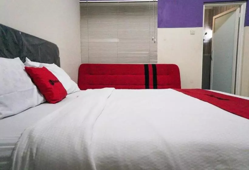 Majatalo Reddoorz Near Alun Alun Batu