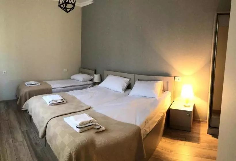 پانسیون Baqari Inn
