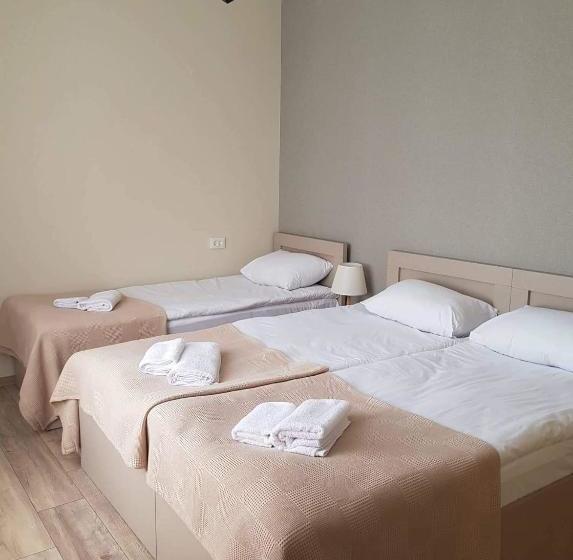 پانسیون Baqari Inn