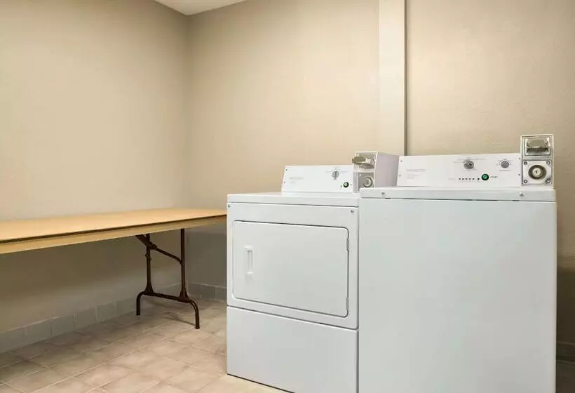 ホテル Baymont By Wyndham Blackwell I35