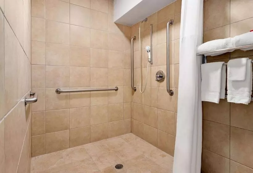 ホテル Baymont By Wyndham Blackwell I35