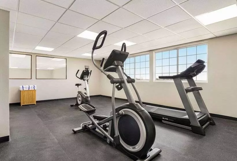 ホテル Baymont By Wyndham Blackwell I35