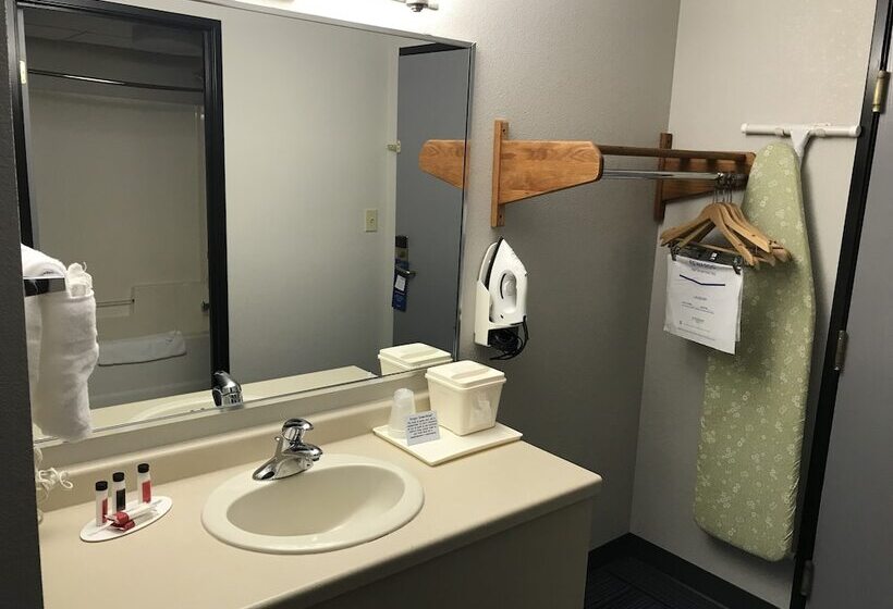 فندق Baymont By Wyndham Marinette