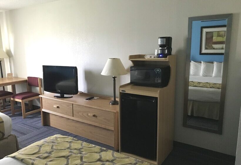 فندق Baymont By Wyndham Marinette