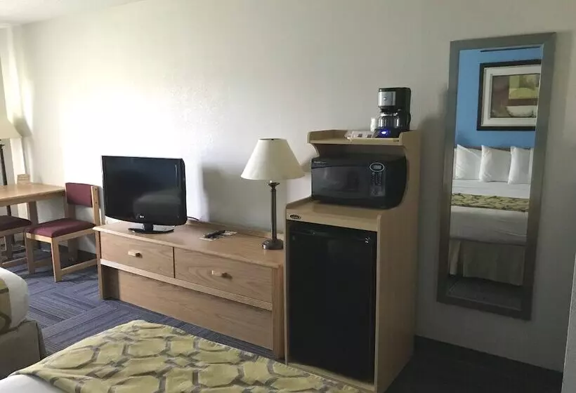 호텔 Baymont By Wyndham Marinette