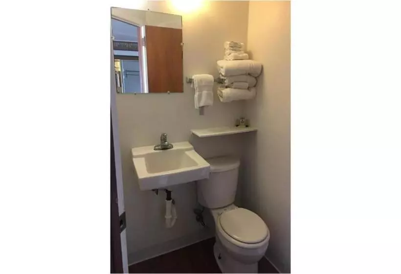 ホテル Colonial Inn New Ulm Extended Stay