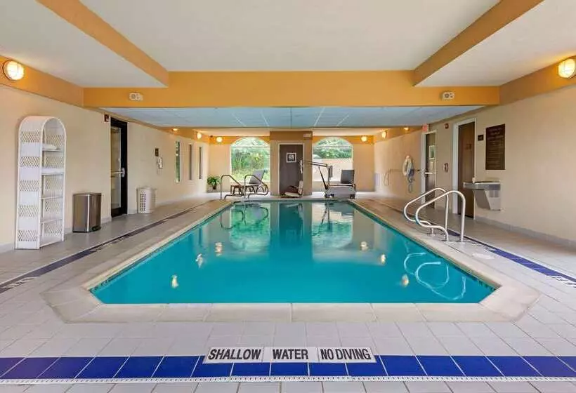 Отель Comfort Inn & Suites Wilkes Barre Arena