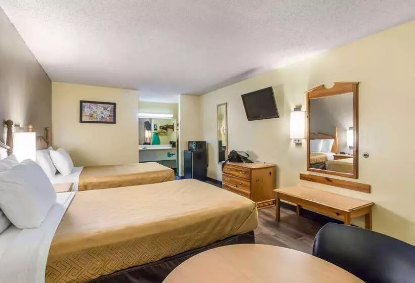 هتل Econo Lodge Clinton