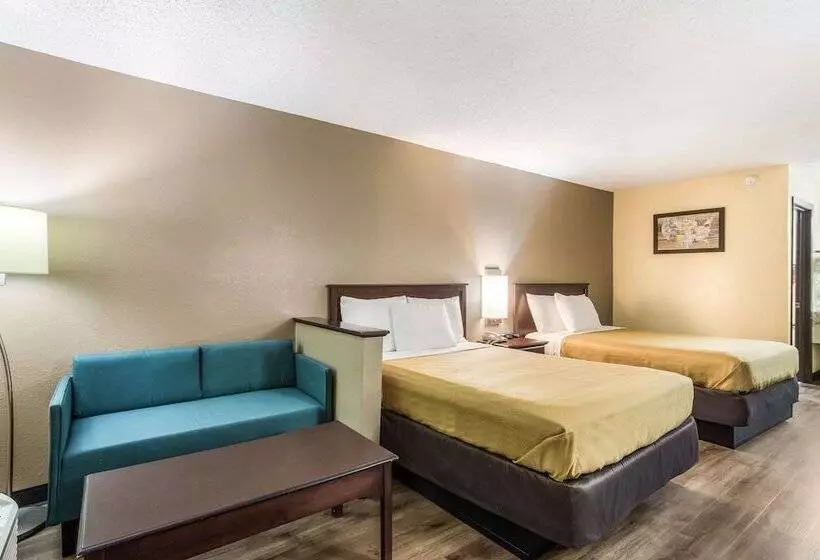 هتل Econo Lodge Clinton