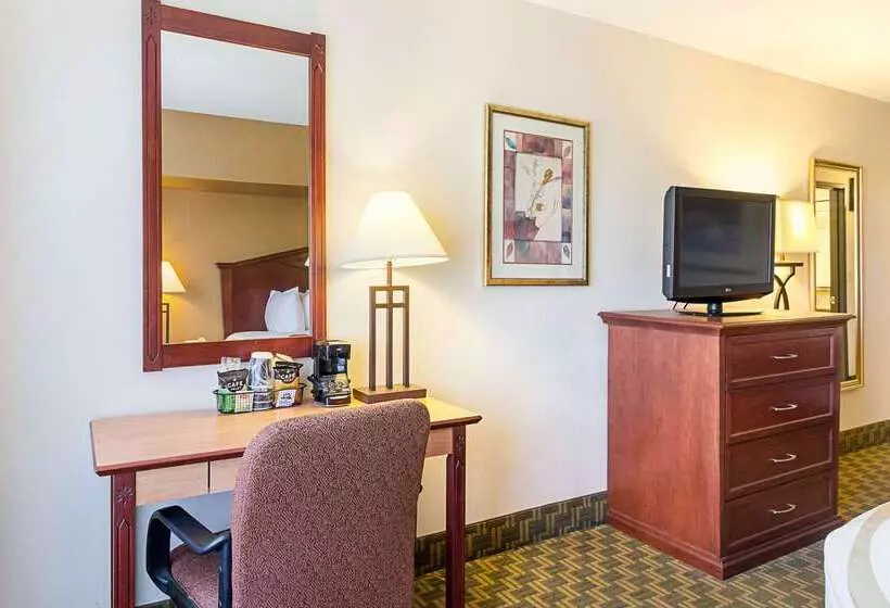 هتل Quality Inn