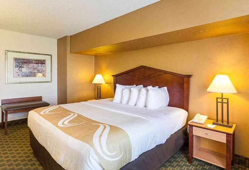 בית מלון כפרי Quality Inn