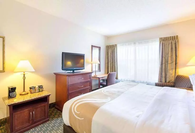 هتل Quality Inn