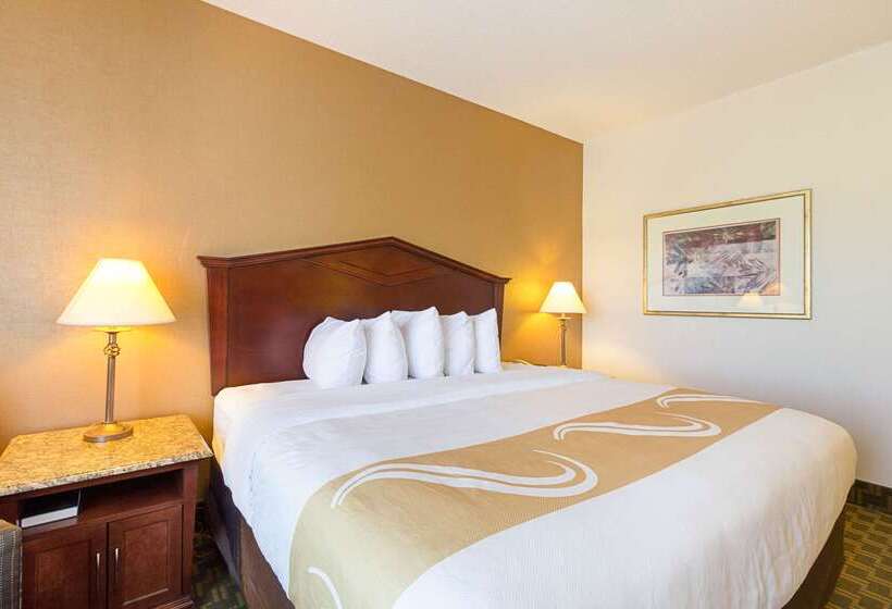 בית מלון כפרי Quality Inn