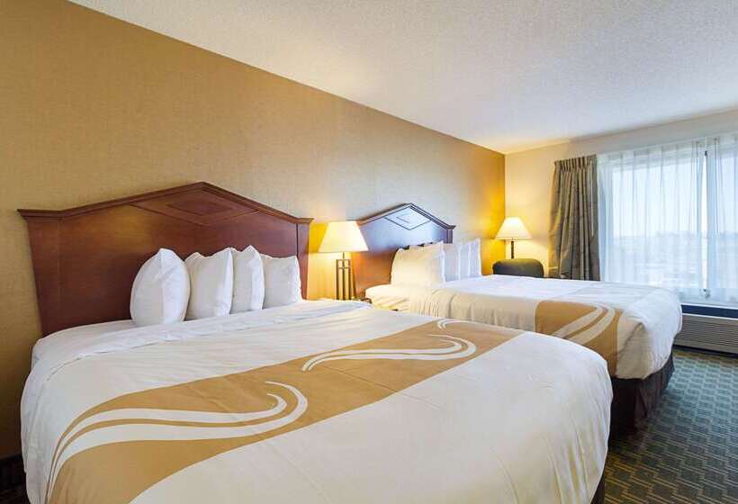 בית מלון כפרי Quality Inn