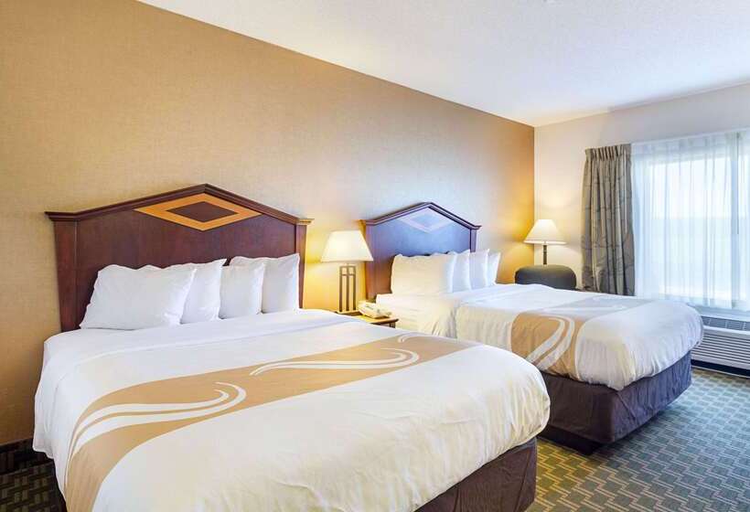 בית מלון כפרי Quality Inn