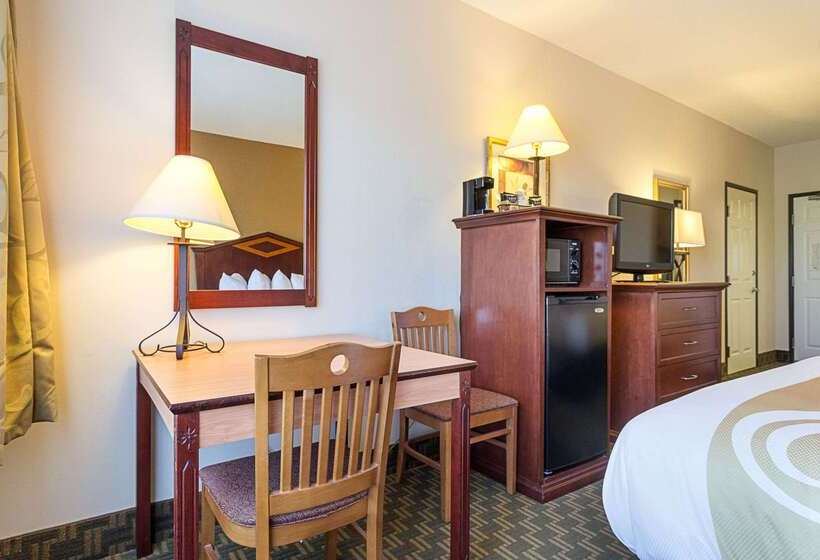 בית מלון כפרי Quality Inn