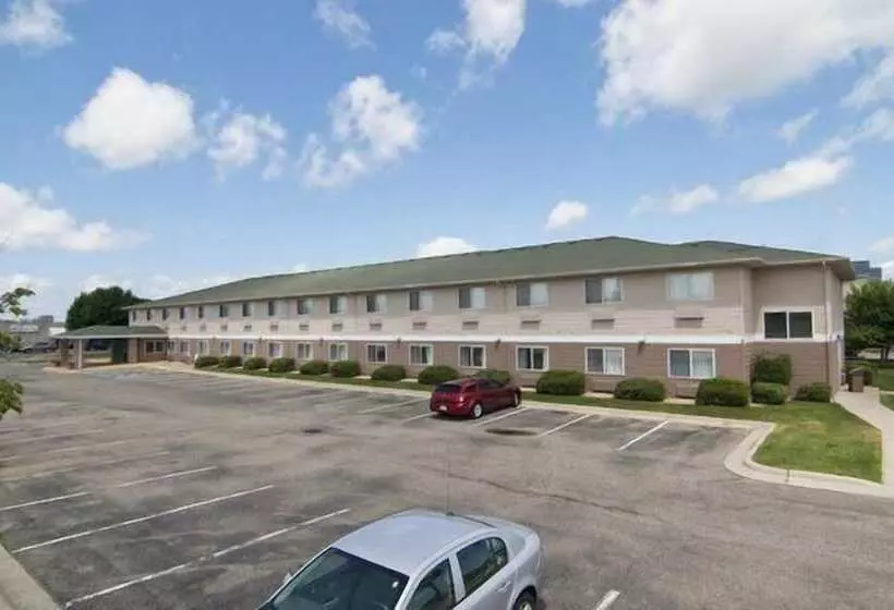 Отель Quality Inn & Suites