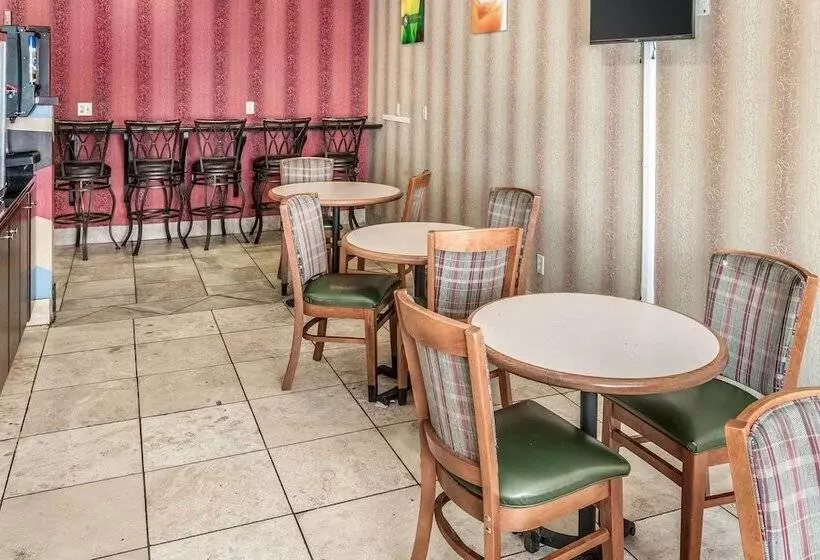 Отель Quality Inn & Suites