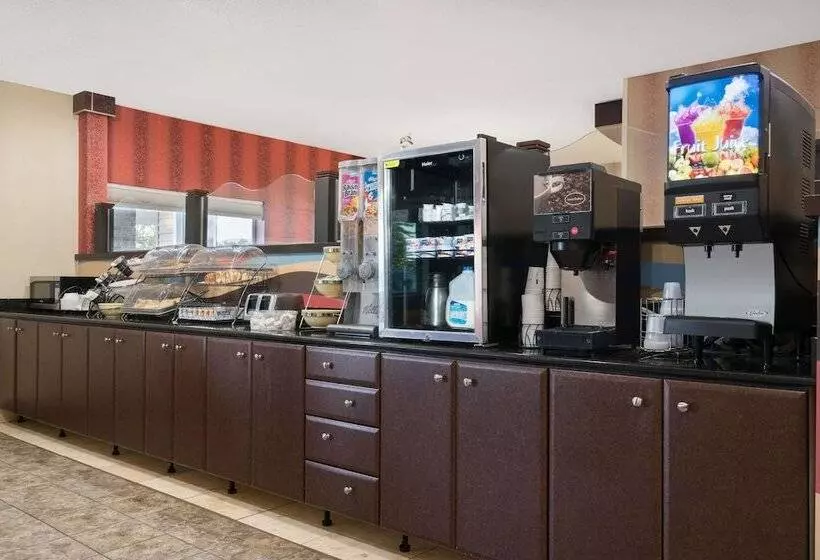 Отель Quality Inn & Suites