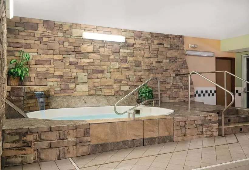 Отель Quality Inn & Suites