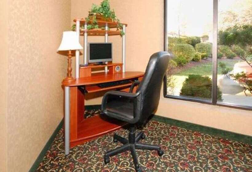 Отель Quality Inn & Suites Tarboro  Kingsboro