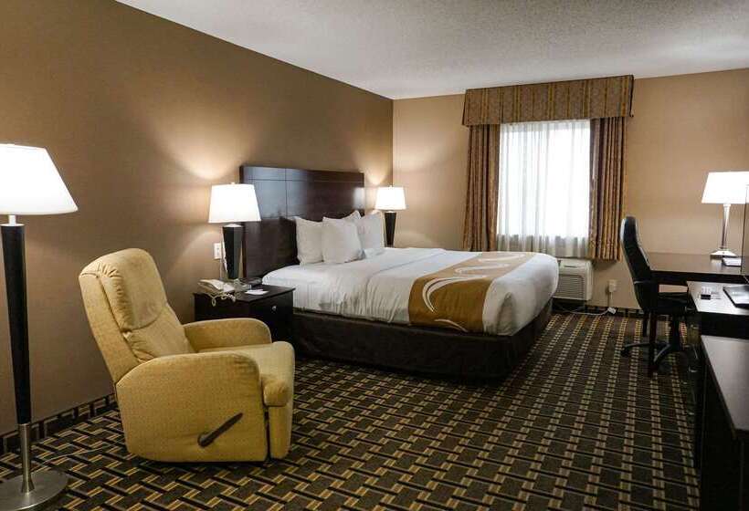 בית מלון כפרי Quality Inn & Suites Watertown Near Prairie Lakes Ice Arena