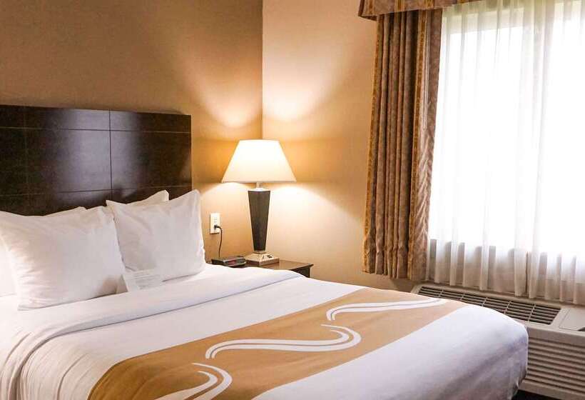 בית מלון כפרי Quality Inn & Suites Watertown Near Prairie Lakes Ice Arena