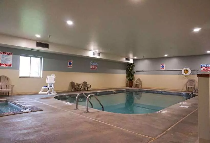 호텔 Quality Inn & Suites Watertown Near Prairie Lakes Ice Arena