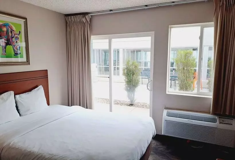 Hotel Americinn By Wyndham Omaha Near Zoo