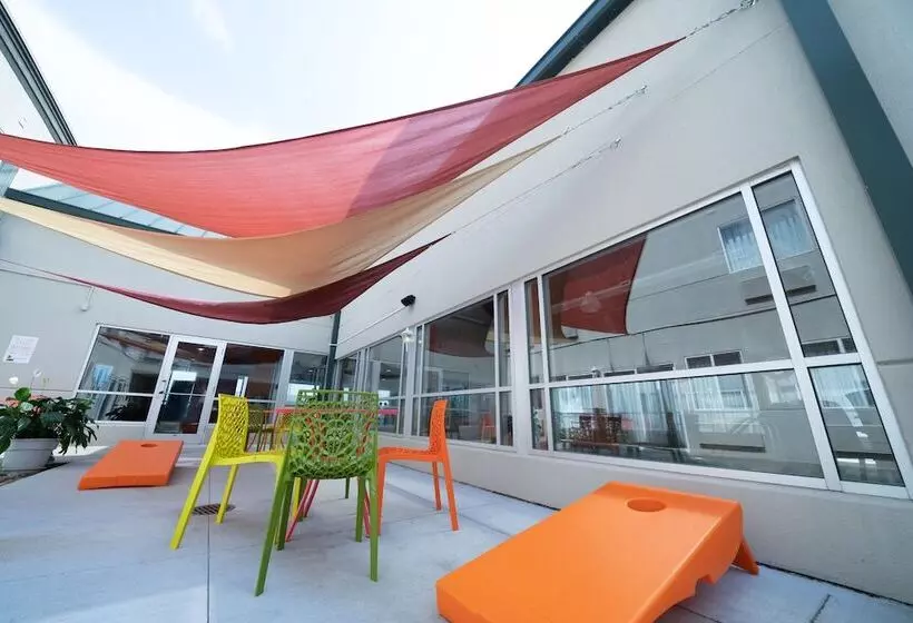 Hotel Americinn By Wyndham Omaha Near Zoo