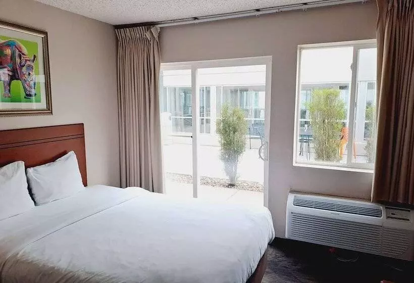 Hotel Americinn By Wyndham Omaha Near Zoo