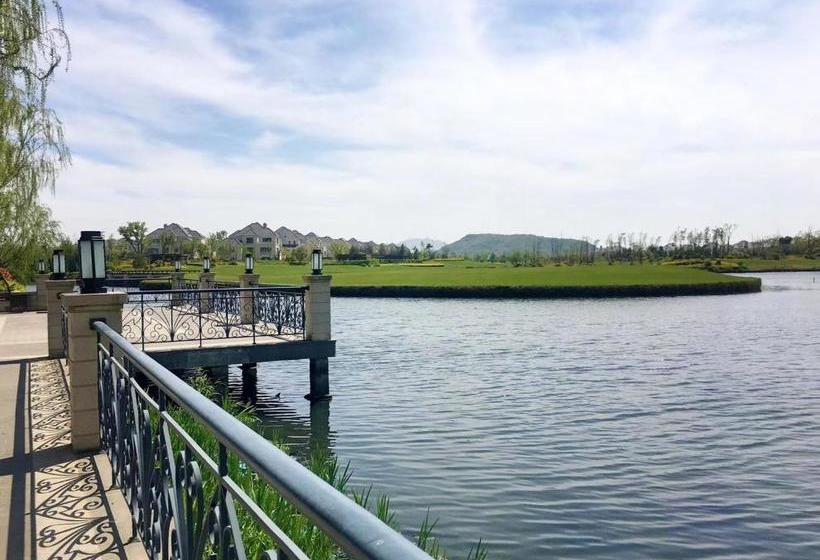 בית מלון כפרי Greentown Rose Garden