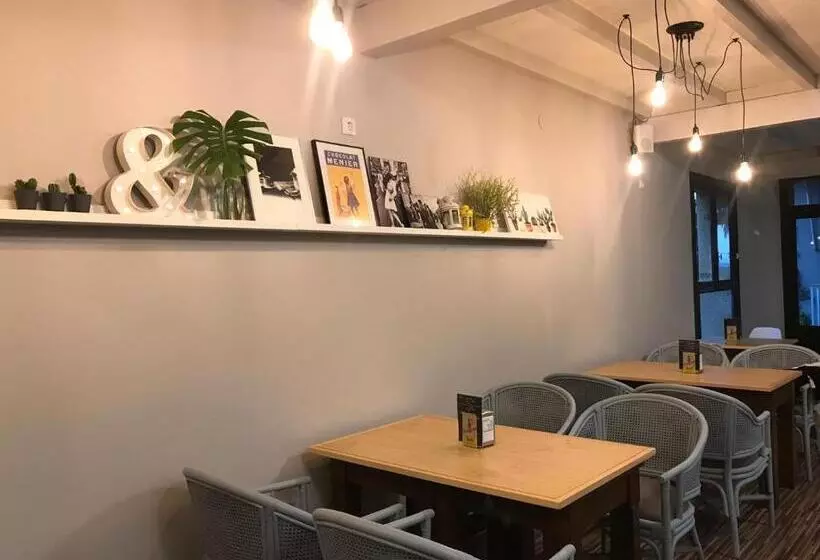 ペンション Aderezo Hostal Restaurante