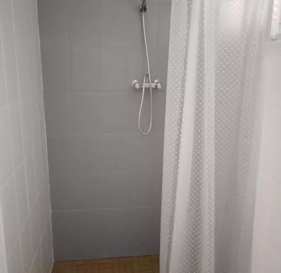 ペンション Aderezo Hostal Restaurante