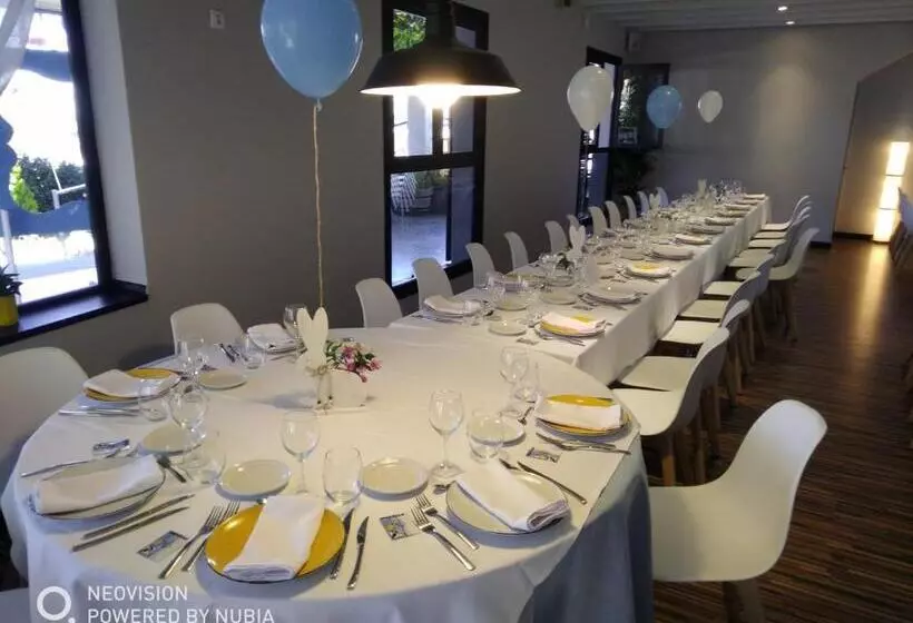 ペンション Aderezo Hostal Restaurante