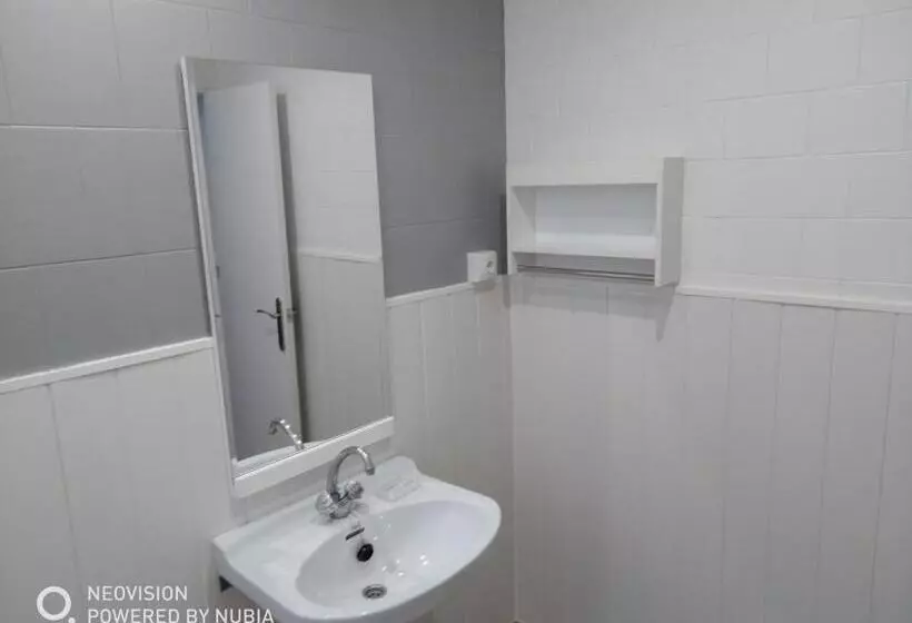 ペンション Aderezo Hostal Restaurante