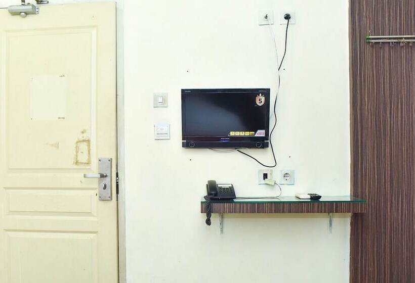 Pensjonat Reddoorz Syariah Near Pantai Losari 3