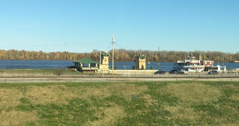 ベッドアンドブレックファースト Riverside Inn Hannibal