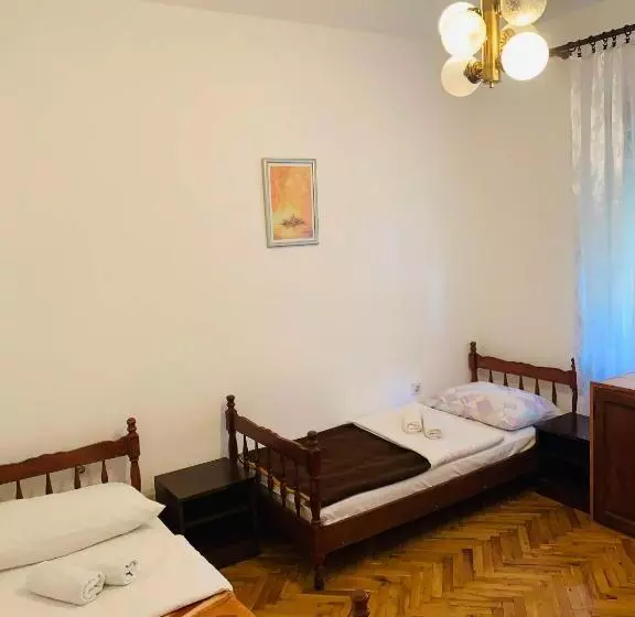 Hostel Holiday Cetinje