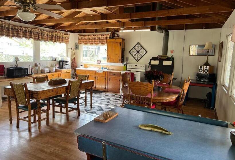 Hotelli Rolling Brook Inn