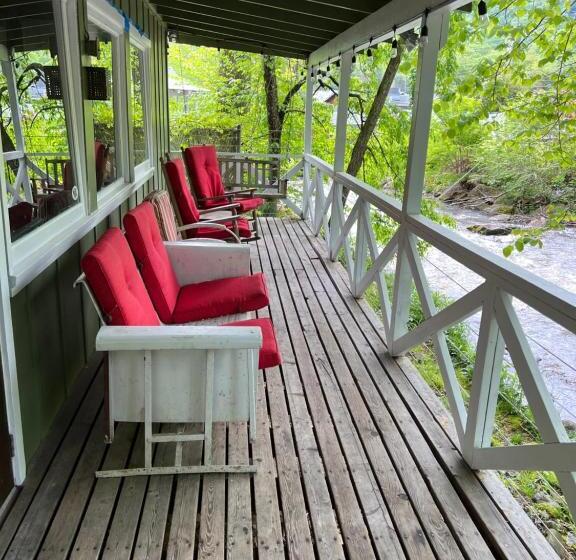 Hotelli Rolling Brook Inn