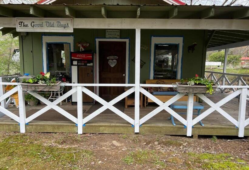 Hotelli Rolling Brook Inn