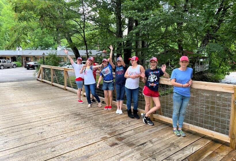 Hotelli Rolling Brook Inn