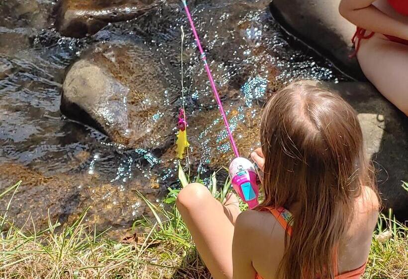 Hotelli Rolling Brook Inn