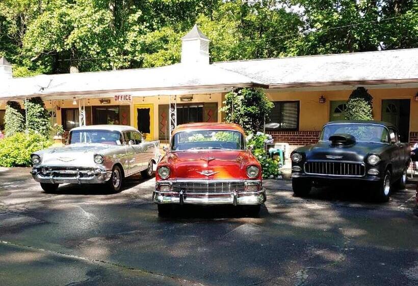 Hotelli Rolling Brook Inn