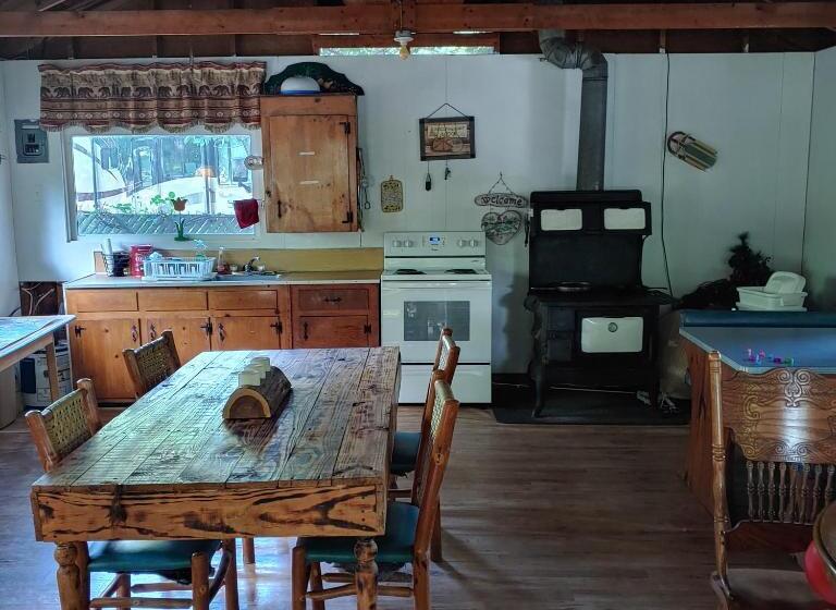 Hotelli Rolling Brook Inn