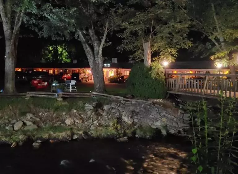 ホテル Rolling Brook Inn