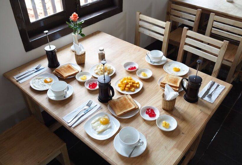 Hinode Hotel ဟိနောဒေ့ဟိုတယ်